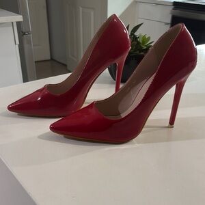 Elegant Red Stiletto Heels sz 40 EUR